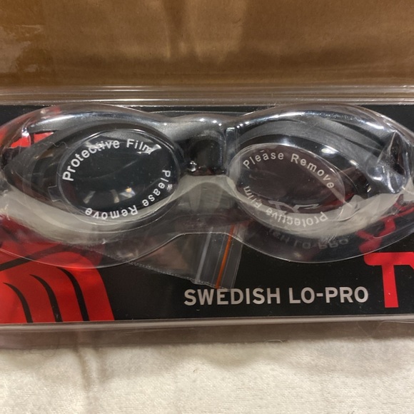 Speedo silicone cap, TYR Swedish low pro goggles and Finis long floating fins - Picture 9 of 9